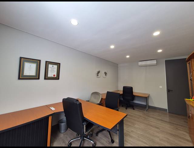 20M² OFFICE TO LET IN DUNKELD WEST